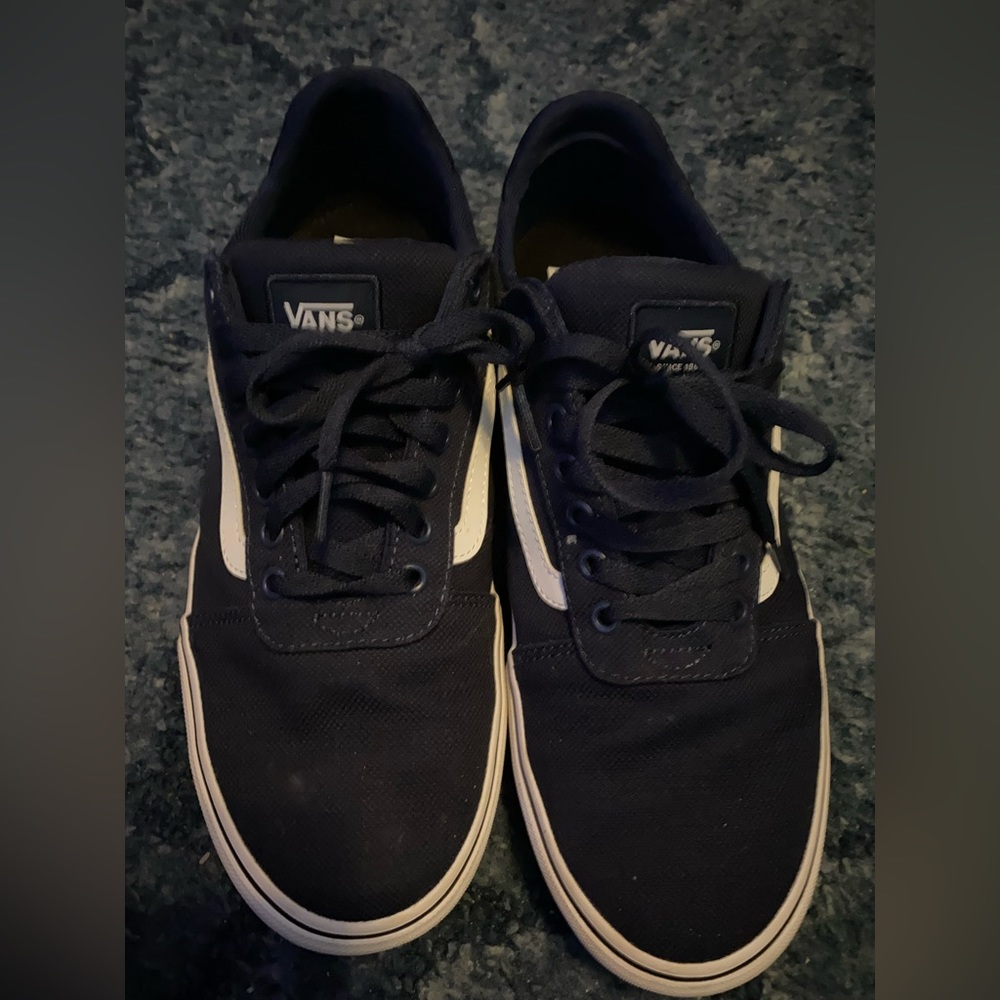 Men’s Vans tennis shoes size 10.5